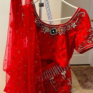 Beautiful prestiched red Sarcee size m/l